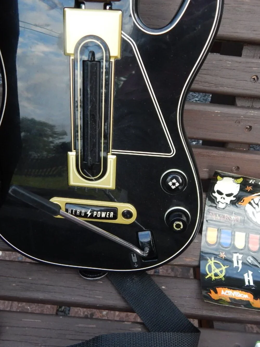 Microsoft Xbox 360, Guitar Hero Live Bundle W/Guitar, Dongle & Game ***